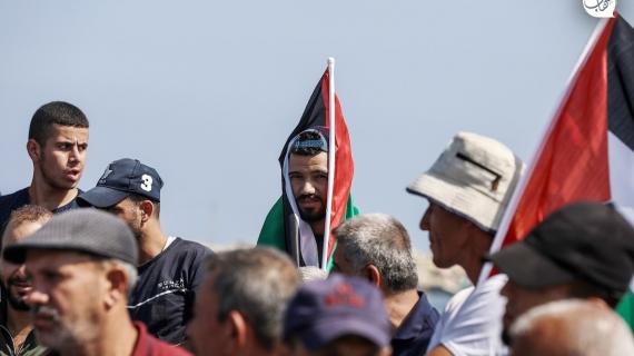 وقفة في ميناء غزة رفضًا للحصار الإسرائيلي على غزة