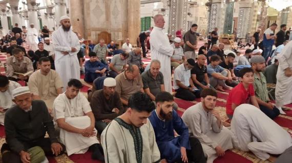 صلاة الفجر في المسجد الأقصى المبارك بالقدس المحتلة