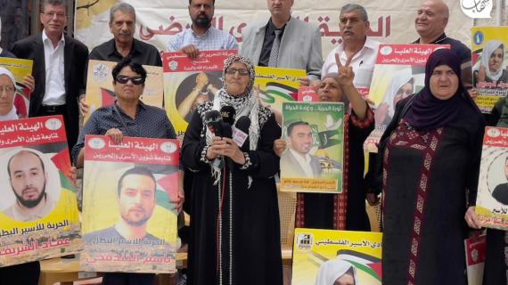 رام الله: وقفة أمام "الصليب الأحمر" للمطالبة بالضغط على الاحتلال للإفراج عن جثامين الشهداء المحتجزة