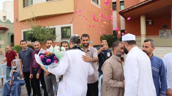 مجلس القرآن الكريم بدير البلح وأهالي المدينة يستقبلون أبناءهم الساردين والمشاركين في صفوة الحفاظ