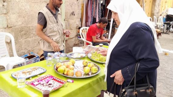 أجواء البلدة القديمة بمدينة الخليل في إحياء ذكرى المولد النبوي