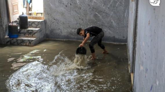 غرق منازل في غزة جراء أمطار غزيرة تسبب بها إعصار "دانيال"