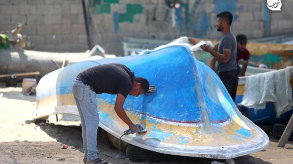 صناعة وصيانة قوارب الصيد في غزة... مهنة تحارب من أجل البقاء