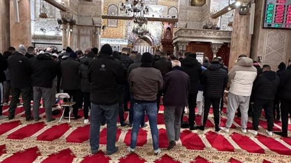 صلاة الفجر في المسجد الأقصى المبارك