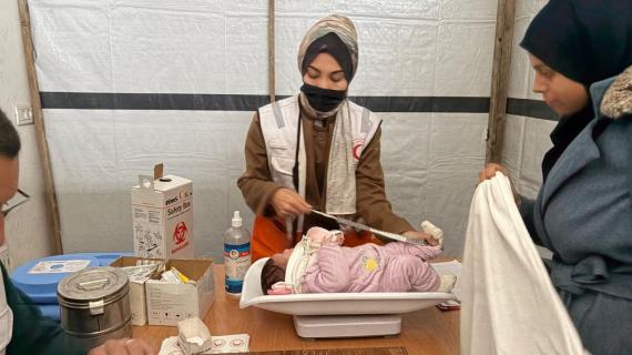 غزة.. تواصل حملة التطعيم الاستدراكية للأطفال دون الثالثة في مستشفى ناصر بخانيونس لتلقي جرعاتهم الوقائية
