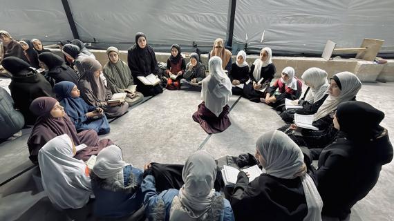 الأوقاف و المؤسسات القرآنية تطلق فعاليات مشروع " الأسبوع القرآني الوطني" من بين الركام… ومن على أنقاض المسجد العمري الكبير في مدينة غزة