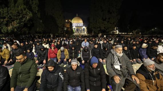 من صلاتي العشاء والتراويح في المسجد الأقصى المبارك