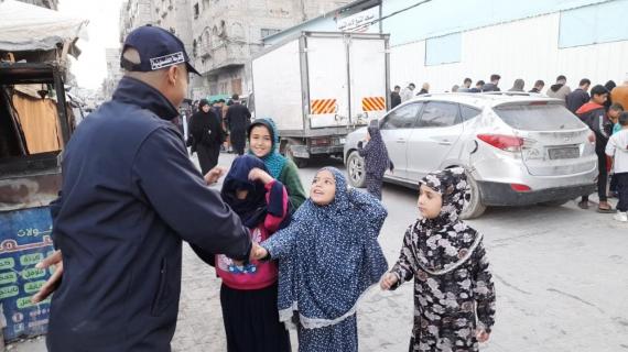 الأجهزة الشرطية في غزة تؤمن صلاة عيد الفطر المبارك في الساحات العامة بعدد من محافظات القطاع