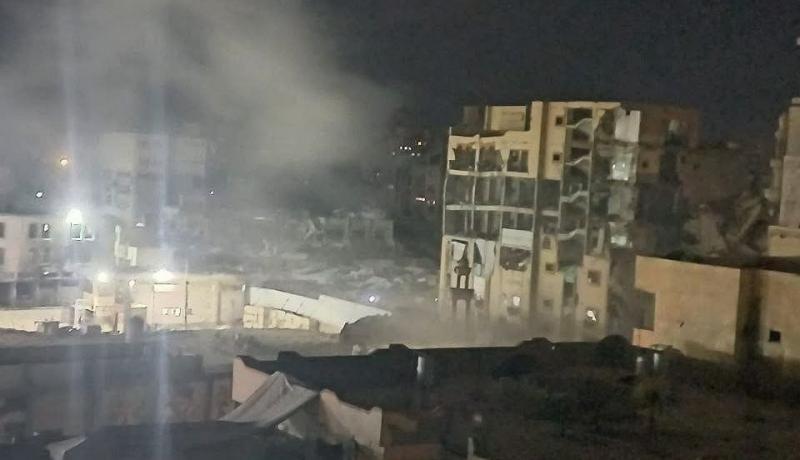 بالفيديو والصور شهيدان وجرحى بقصف الاحتلال محيط مفترق الصناعة بمدينة غزة