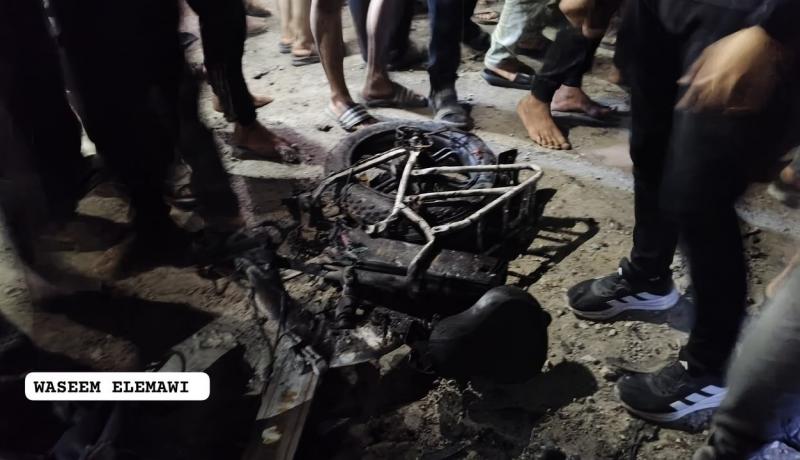 بالفيديو والصور شهيدان وجرحى بقصف الاحتلال محيط مفترق الصناعة بمدينة غزة