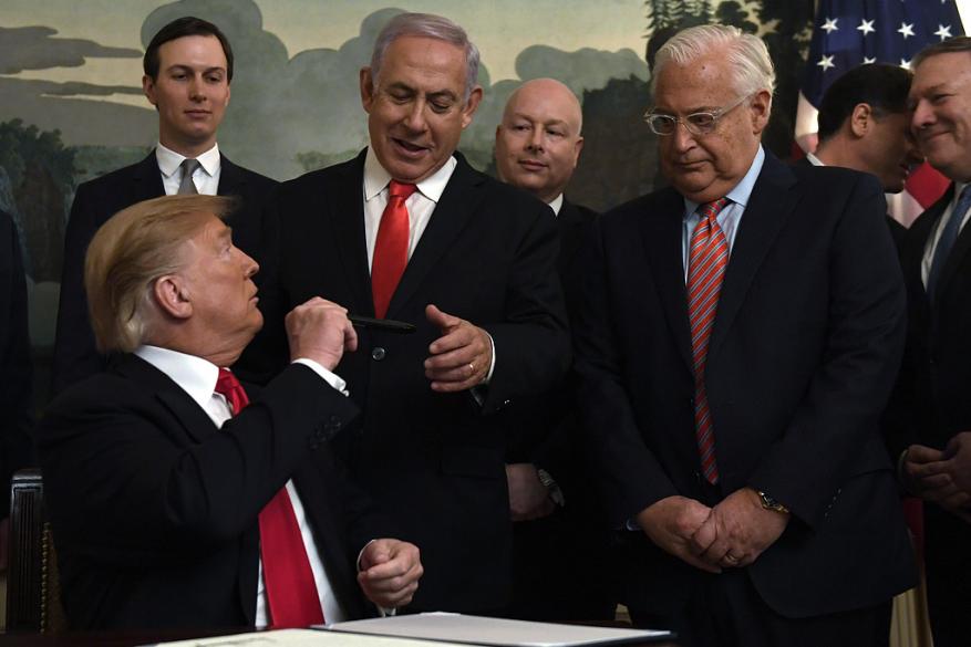 هآرتس: كوشنر وفريدمان وغرينبلات يرددون شعارات اليمين الإسرائيلي باسم ترامب