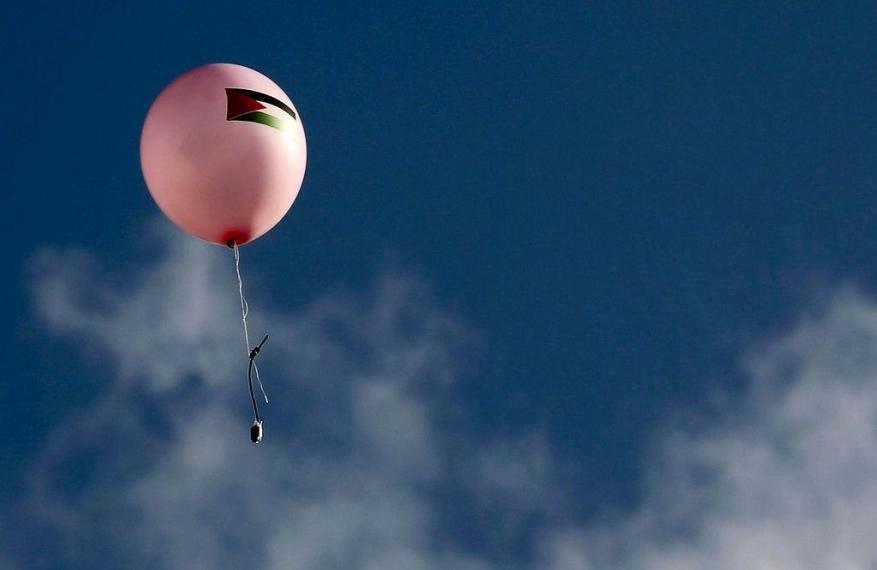 سقوط بالونات متفجرة على قاعدة عسكرية إسرائيلية قرب غزة