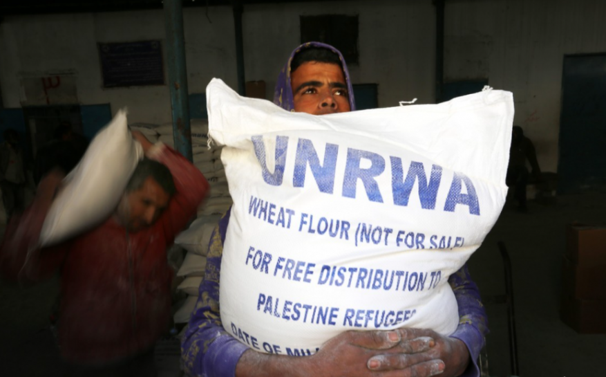 "الأونروا" تكشف لـ"شهاب" حقيقة حذف 400 ألف مستفيد من المساعدات الغذائية بغزة