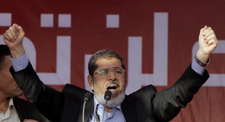 أجهزة أمن السلطة تُقرر منع فتح بيوت عزاء لمحمد مرسي في الضفة