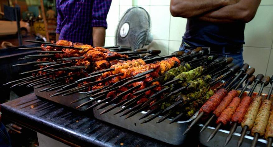 على رأسها تناوله أثناء التسوية... 10 أخطاء في طهي الطعام