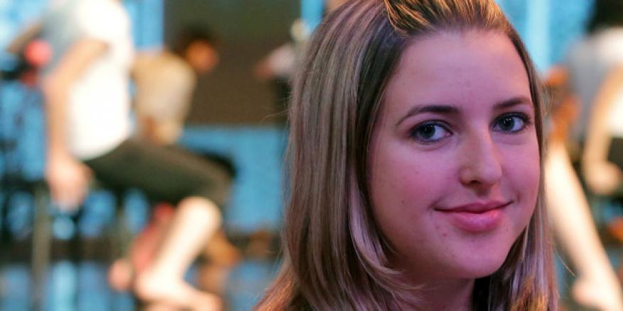 بالفيديو.. فنانة أمريكية تقرأ "آية الكرسي" بصوت رائع