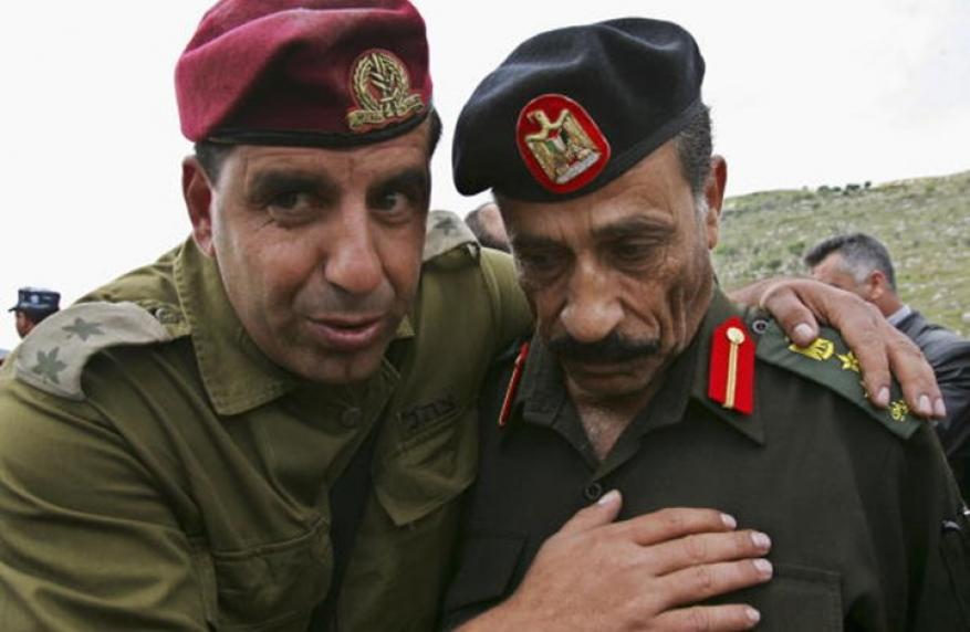 قناة عبرية: السلطة ستسلم سلاح أجهزتها الأمنية لـ " إسرائيل" إذا شرعت في ضم الضفة