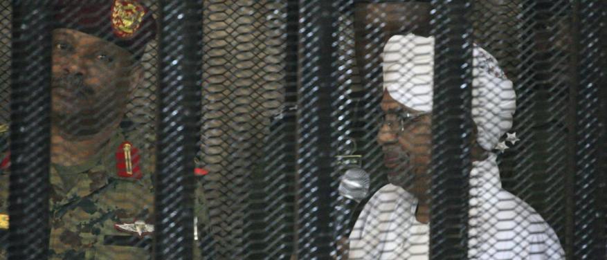 بن زايد وبن سلمان .. البشير يكشف مصدر الأموال التي عثر عليها في منزله