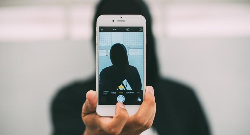 صورة "سيلفي" تنقذ صاحبها من السجن 99 عاما