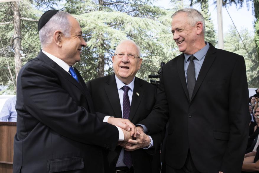 تفاهمات بين نتنياهو وغانتس لتشكيل حكومة وحدة وطنية.. هذه تفاصيلها