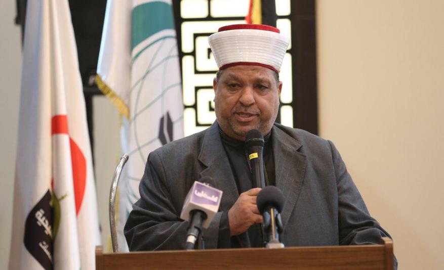 ادعيس يُهدد غزة: نحن المخولون بالحديث عن موسم العمرة وإلا سيفشل مرة أخرى