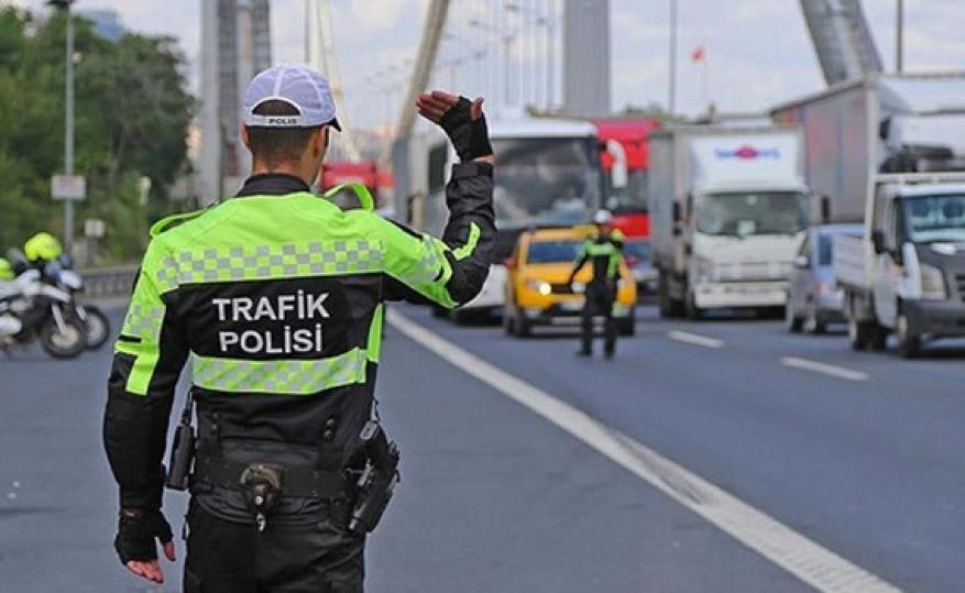 تركيا.. شرطي ينال مكافأة لتحريره مخالفة مرور لابنة مسؤول