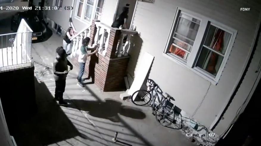 صاروخ ألعاب نارية يتسبب بكارثة في نيويورك