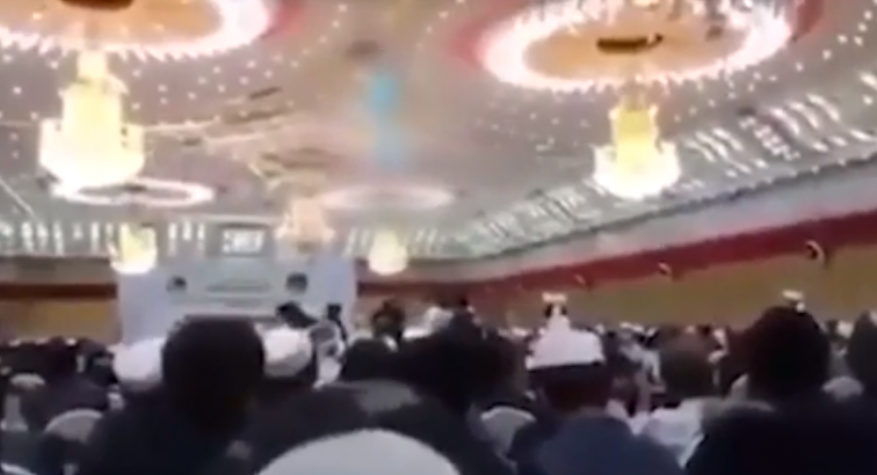 مشهد مروّع.. لحظة وقوع انفجار أثناء احتفال بالمولد النبوي بكابل