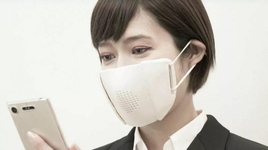 "كمامة ذكية" تترجم لـ 8 لغات ويمكنها الاتصال عن طريق الهاتف