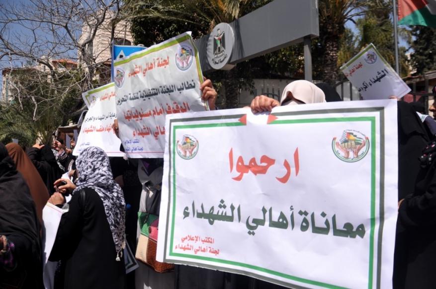 السلطة تواصل قطع رواتب 3168 شهيداً وأسيراً وجريحاً لليوم الـ70 على التوالي