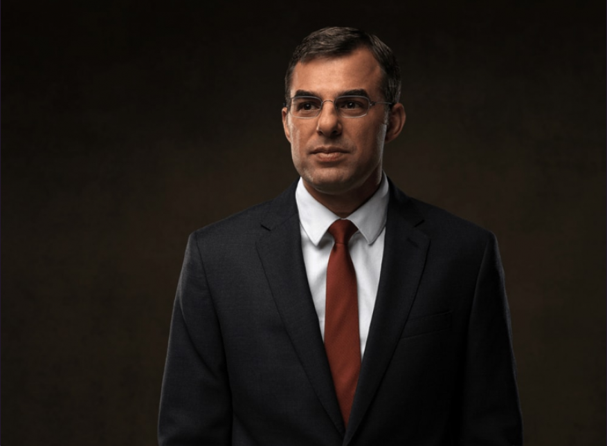 فلسطيني الأصل ينافس ترامب على الرئاسة الأمريكية