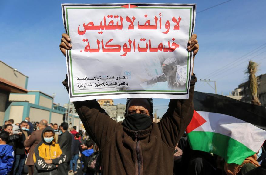 إغلاق مؤقت لمراكز توزيع الأونروا احتجاجًا على توحيد السلة الغذائية