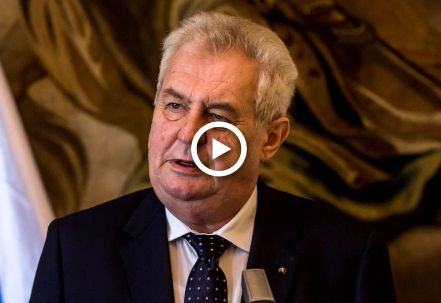 رئيس التشيك يمازح الصحفيين ويدعوهم لـ"عشاء بالسفارة السعودية"!