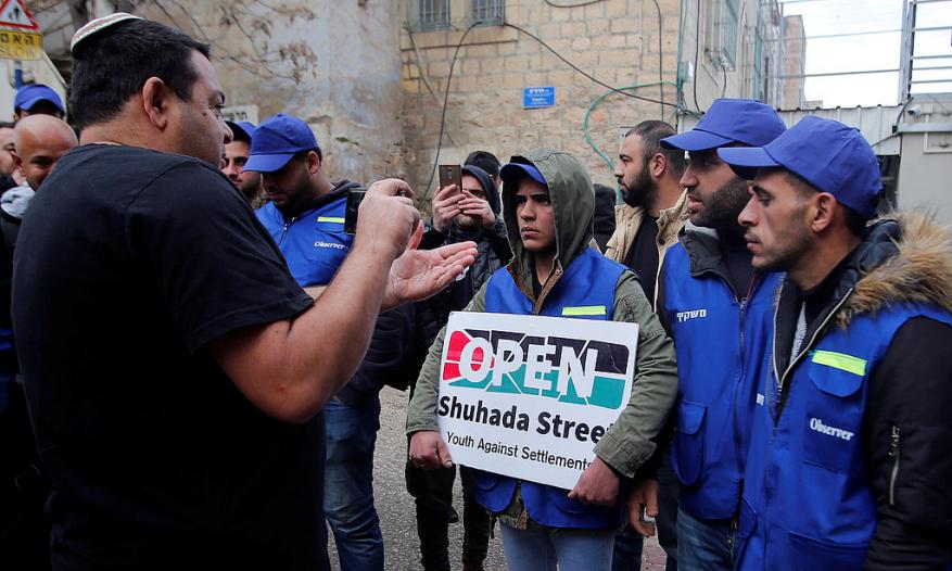 بديلًا عن بعثة التواجد الدولي.. نشطاء فلسطينيون يطلقون حملة لحماية سكان الخليل