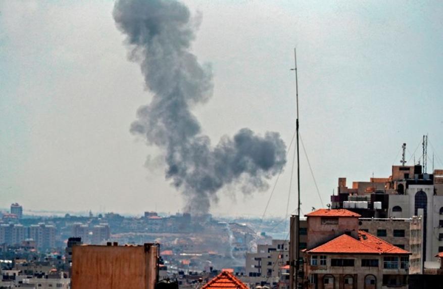 طائرات الاحتلال تستهدف مرصدين للمقاومة شرقي القطاع