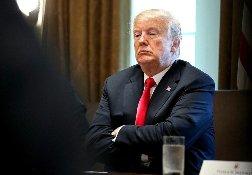 أدميرال بالجيش الأمريكي يهاجم ترامب: أهنتنا وقسمت أمتنا