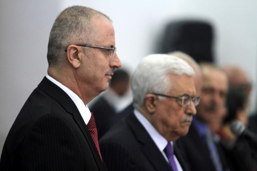 "طالبتُ وزير المالية ولم يستجب".. الحمد الله يردّ على قرار عباس المتعلق بإعادة الرواتب