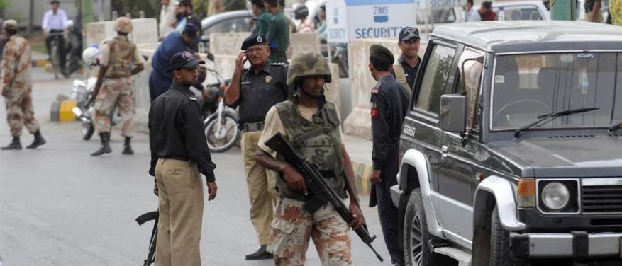 باكستان.. مقتل مذيع في قناة تلفزيونية وصديقه في هجوم مسلح