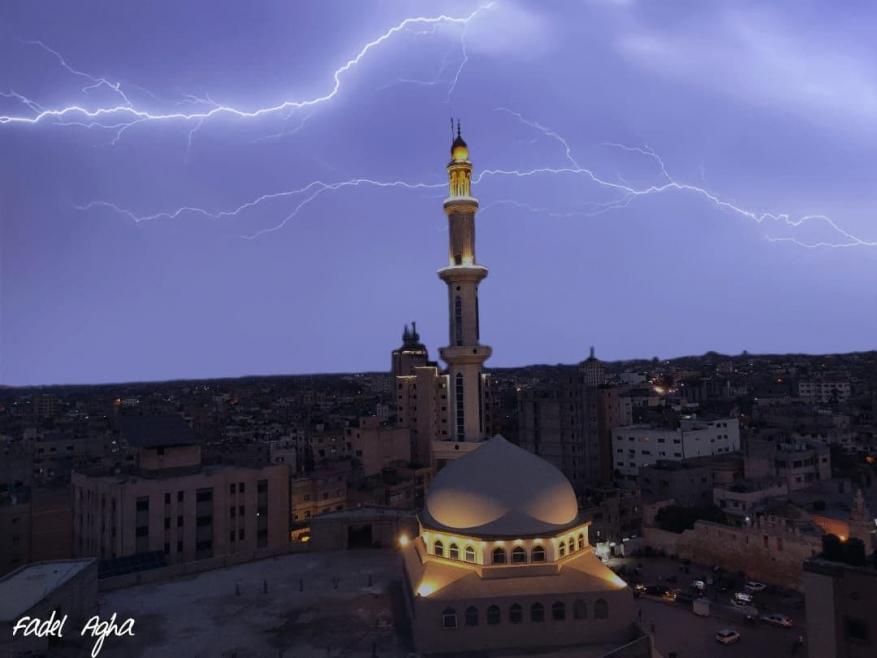 حالة الطقس: يستمر تأثير المنخفض الجوي العميق المصحوب بكتلة هوائية شديدة