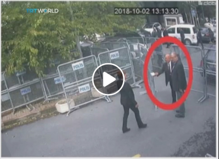 صور جديدة لخاشقجي لحظة دخوله القنصلية.. رجل أمن سعودي فتشه !