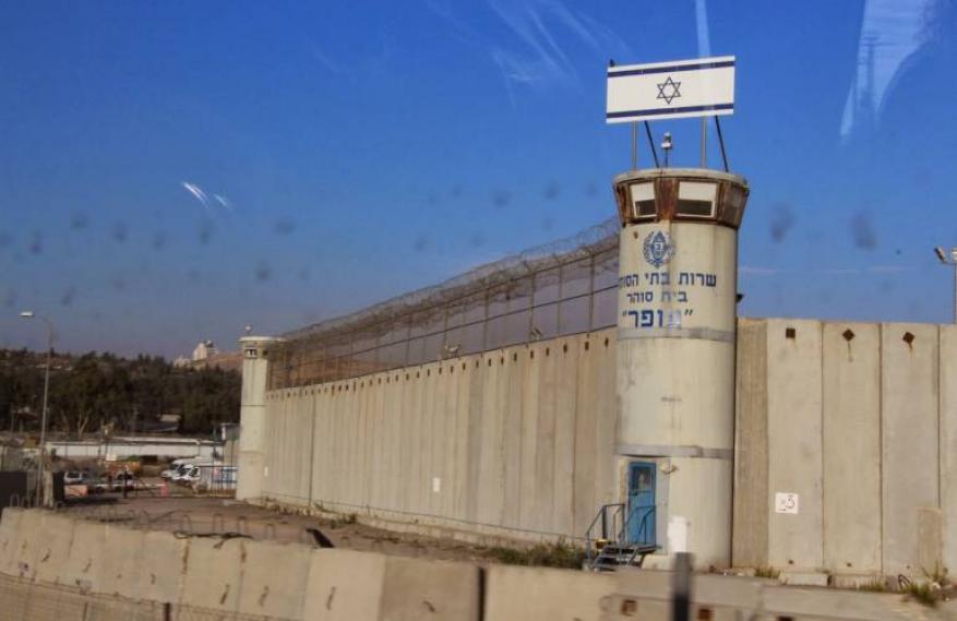 إغلاق سجن "ريمون" وإلغاء الزيارات بعد اكتشاف إصابة سجانين بكورونا