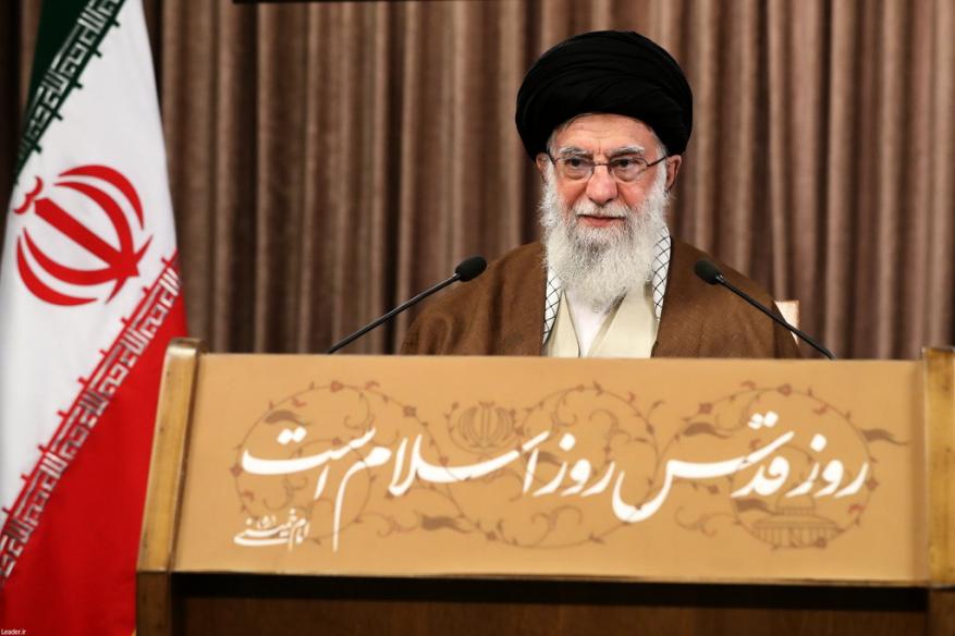 خامنئي: إسرائيل “غدة سرطانية” في الشرق الأوسط يجب اقتلاعها