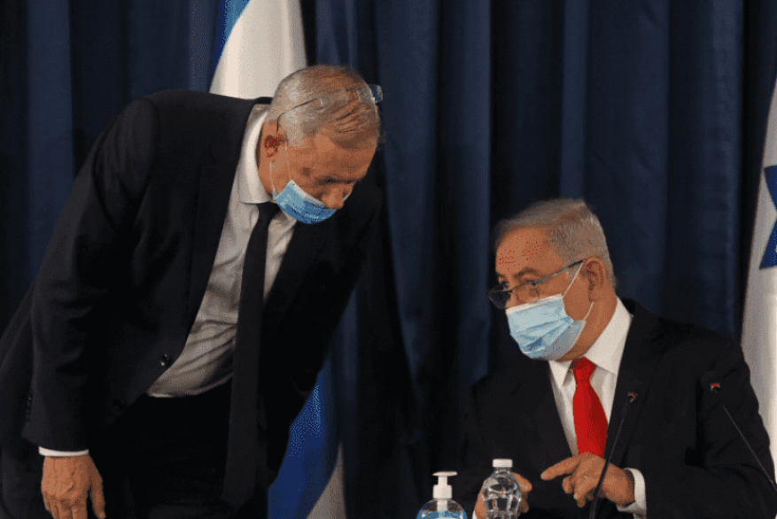 نتنياهو وغانتس يتبادلان الاتهامات بشأن تشديد إجراءات الإغلاق لمواجهة كورونا