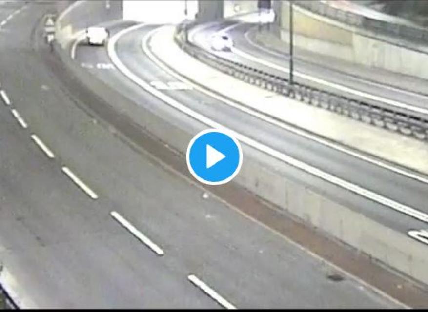 كاميرا مراقبة ترصد حادث سير مروعا في بريطانيا