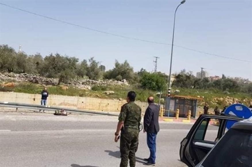 محافظ طولكرم: تسلمنا 3 عمال ألقي بهم على حاجز جبارة مصابين بالحمى وهم قيد الحجر