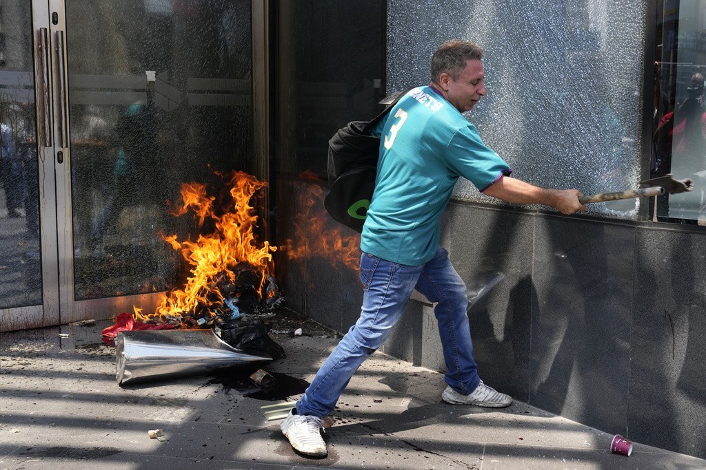 محتجون في لبنان (7).jpg