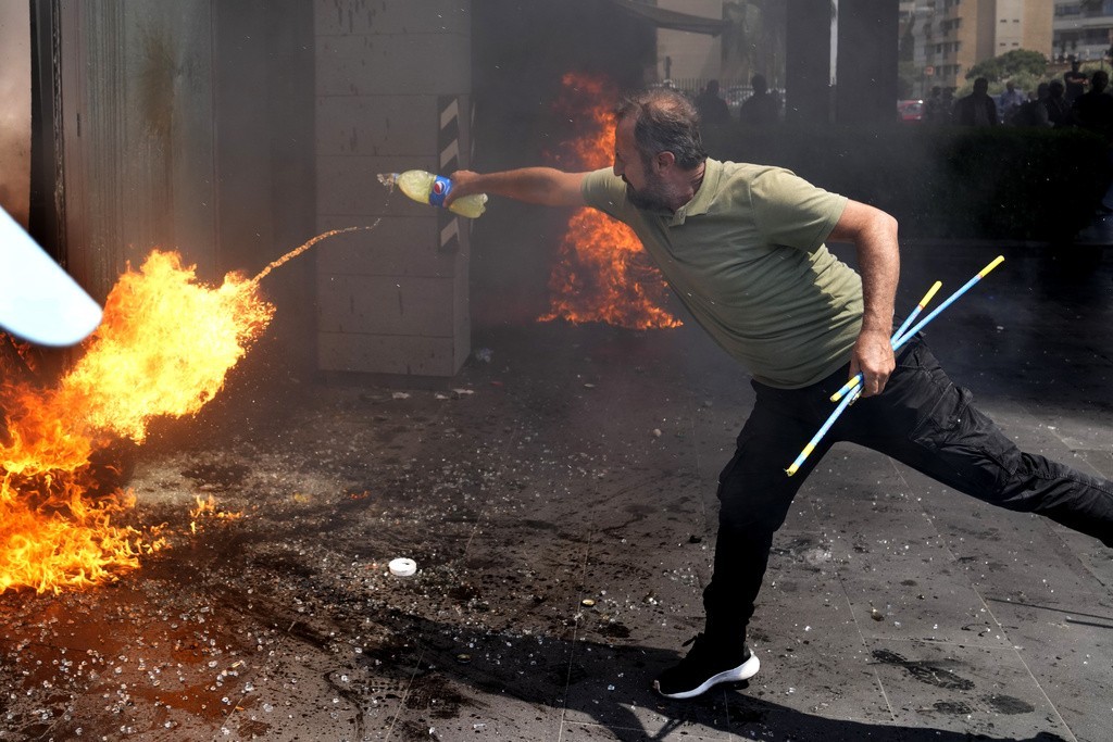 محتجون في لبنان (10).jpg