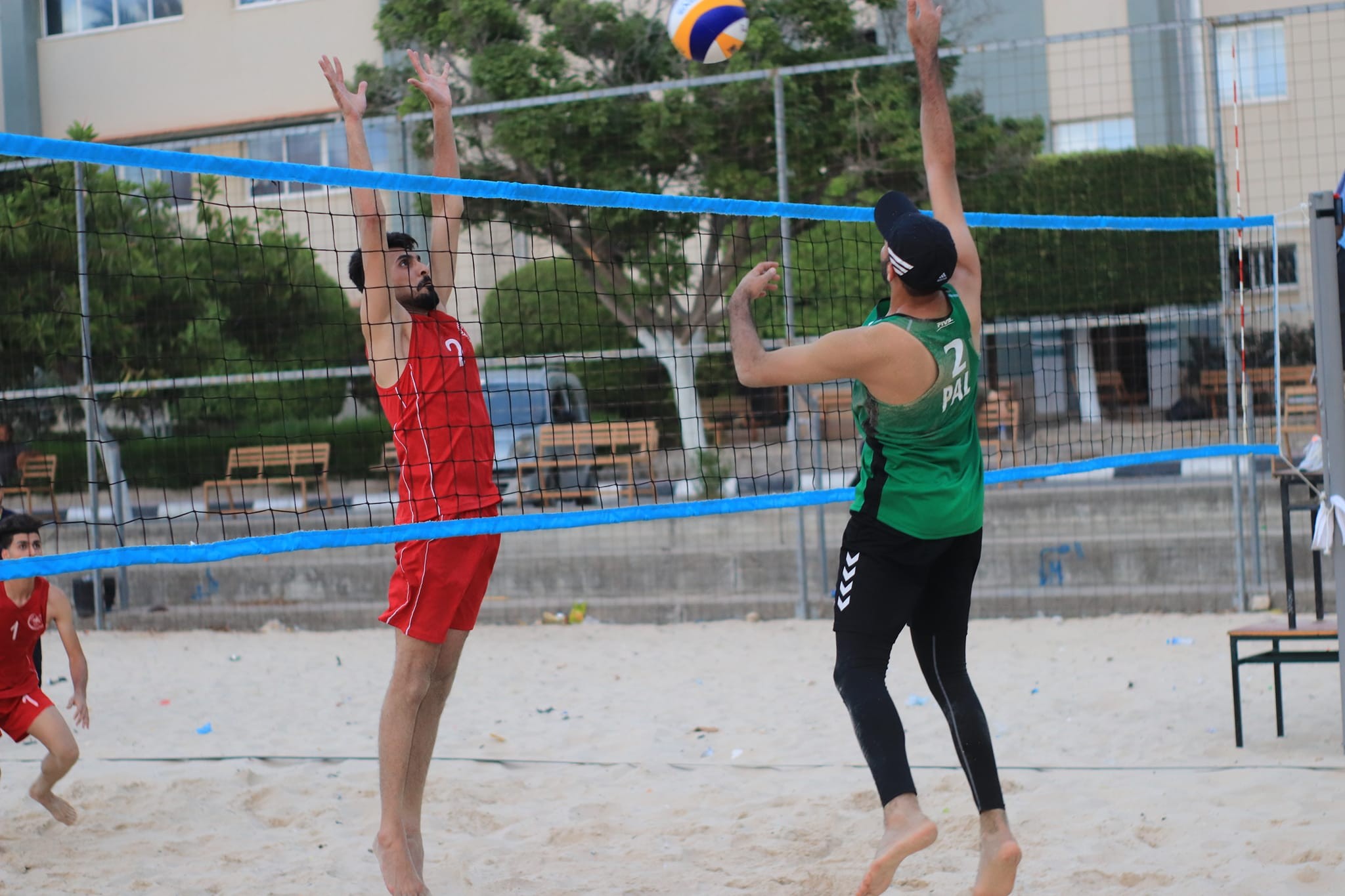 بطولة الطائرة الشاطئية.jpg