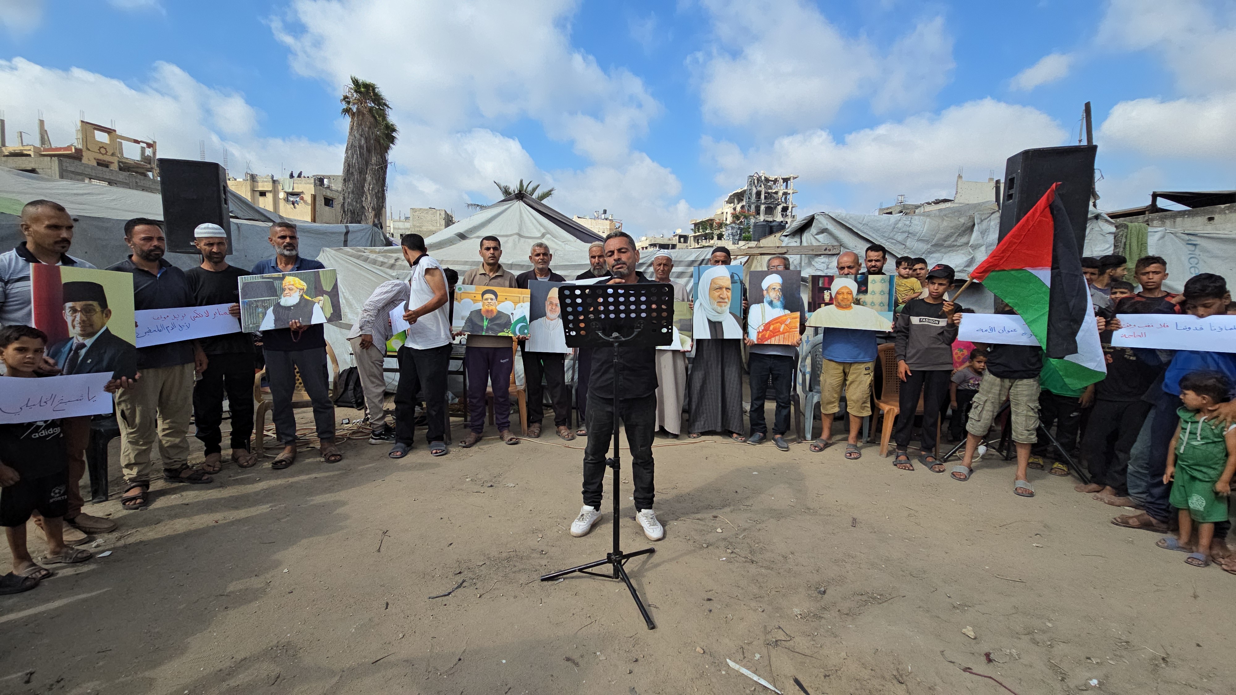 بالصور غزة تستصرخ الضمير الإسلامي: وقفة جماهيرية تطالب علماء الأمة بتحرك حقيقي لوقف العدوان