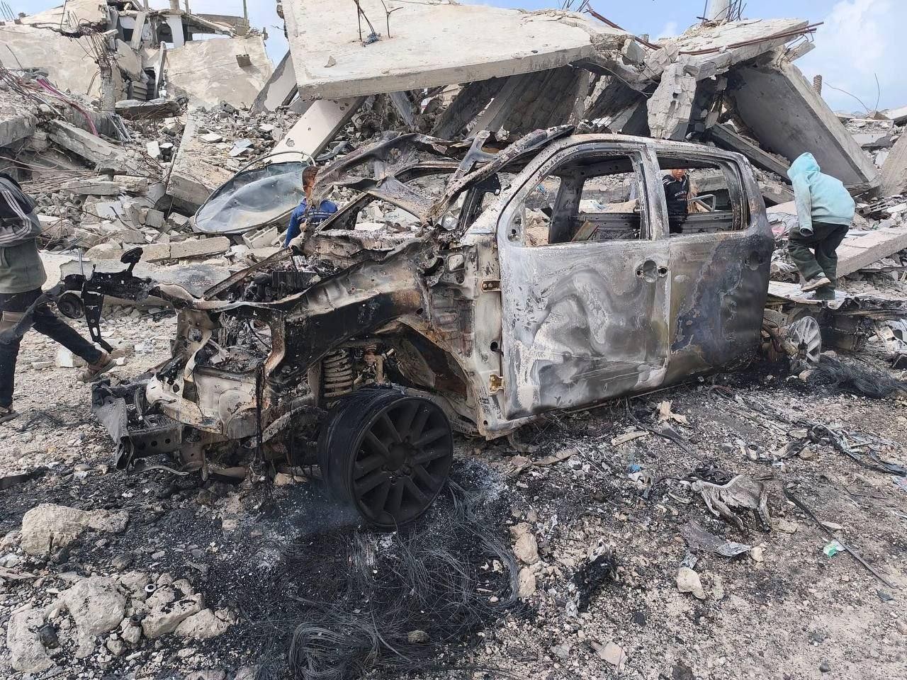 مركبة العملاء بعد استهدافها بقذيفة 